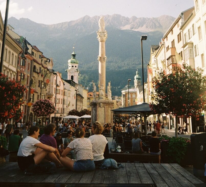 Bier, Berge und Bräuche: Die einzigartige Studentenkultur des Alpenlands